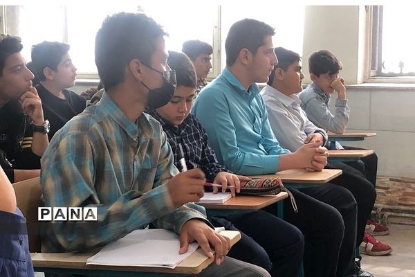 اولین جلسه آموزشی طرح هر مدرسه یک خبرنگار در ناحیه 2 شهرری