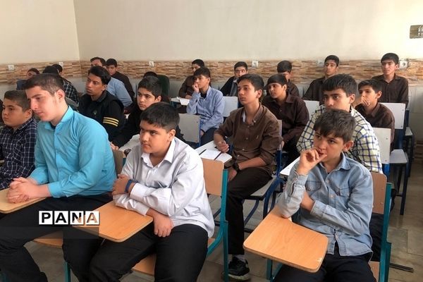 اولین جلسه آموزشی طرح هر مدرسه یک خبرنگار در ناحیه 2 شهرری