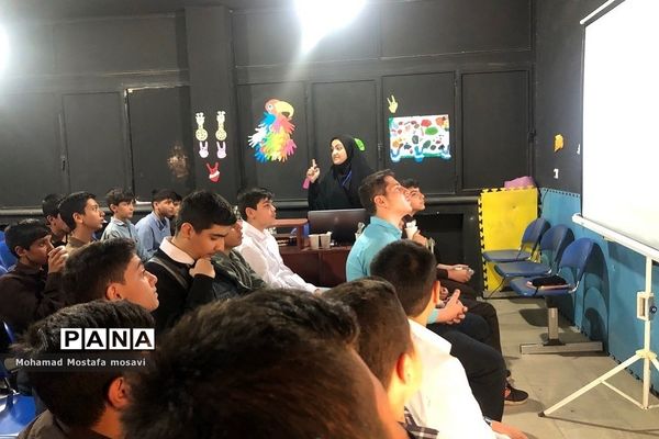 اولین جلسه آموزشی طرح هر مدرسه یک خبرنگار در ناحیه 2 شهرری