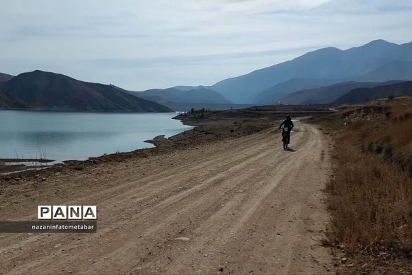 برگزاری مسابقه دوچرخه‌سواری کوهستان به‌مناسبت هفته تربیت‌بدنی در شهرستان فیروزکوه