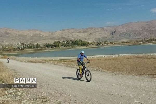 برگزاری مسابقه دوچرخه‌سواری کوهستان به‌مناسبت هفته تربیت‌بدنی در شهرستان فیروزکوه