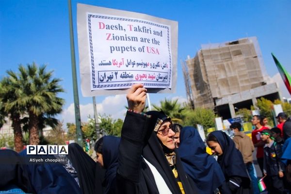تجمع خود‌جوش دانش‌آموزان منطقه ۲ در دفاع از مردم مظلوم و بی دفاع غزه