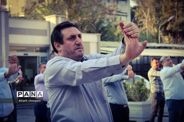 آئین گرامیداشت هفته تربیت‌بدنی با برگزاری ورزش صبح‌گاهی در اداره‌کل آموزش و پرورش شهر تهران