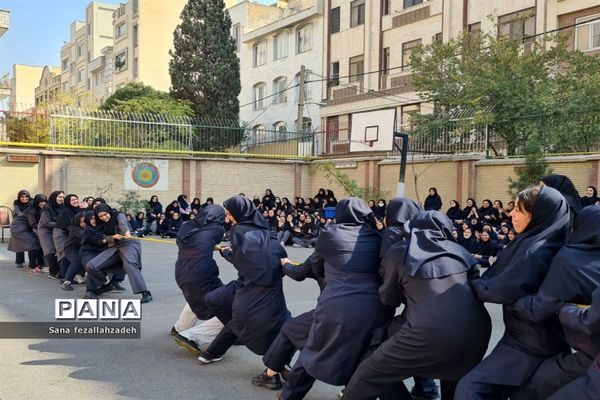 افتتاحیه مسابقات ورزشی در دبیرستان فرهنگ ۱۳