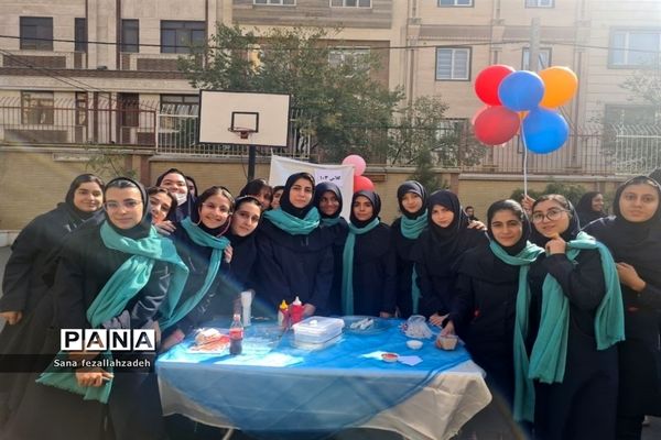 برگزاری جشنواره مدیریت هزینه درآمد در دبیرستان فرهنگ ۱۳