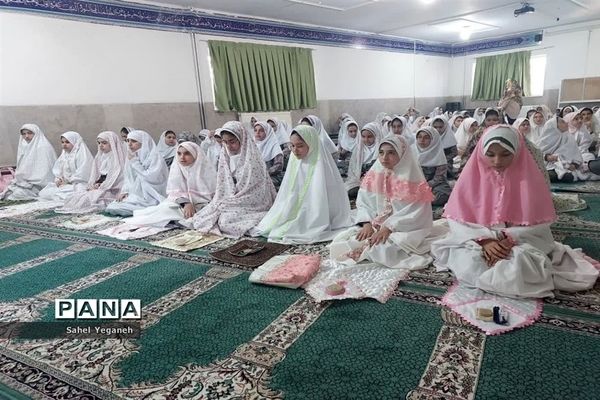 آموزش و برگزاری نماز جماعت درآموزشگاه الله‌اکبر اسلامشهر