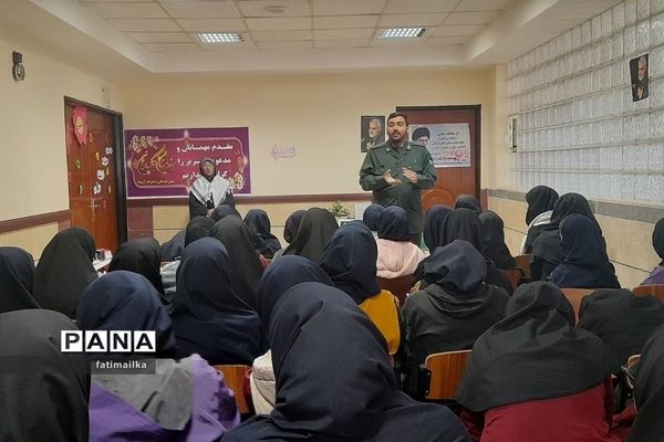 مراسم گرامیداشت هفته پدافند غیرعامل در دبیرستان دخترانه شهید سردار سلیمانی شهرستان فیروزکوه