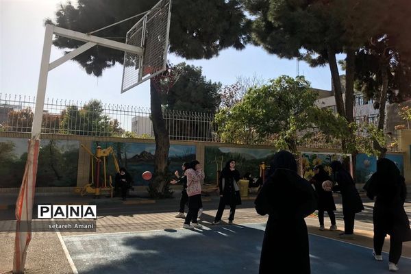 بزرگداشت هفته تربیت‌بدنی در دبیرستان شاهد ارض اقدس