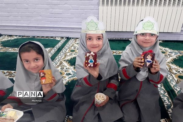 برگزاری جشن قرآن کلاس اولی‌های دبستان دخترانه فضیلت  کاشمر