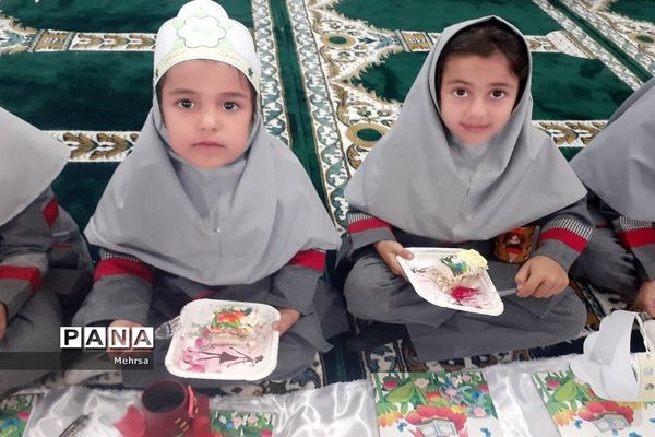 برگزاری جشن قرآن کلاس اولی‌های دبستان دخترانه فضیلت  کاشمر