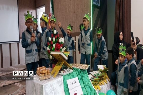 جشن قرآن در دبستان شاهد آقا مصطفی خمینی (ره)کاشمر