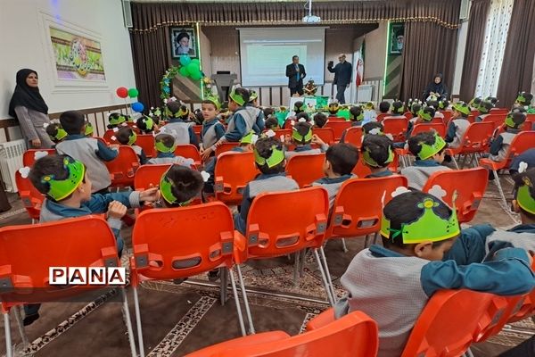 جشن قرآن در دبستان شاهد آقا مصطفی خمینی (ره)کاشمر