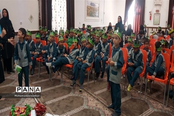 جشن قرآن در دبستان شاهد آقا مصطفی خمینی (ره)کاشمر