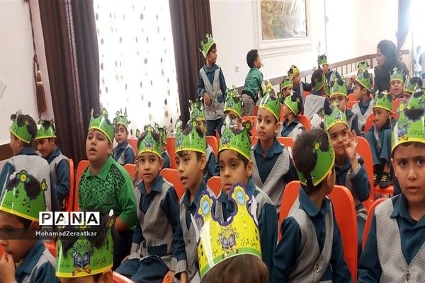 جشن قرآن در دبستان شاهد آقا مصطفی خمینی (ره)کاشمر