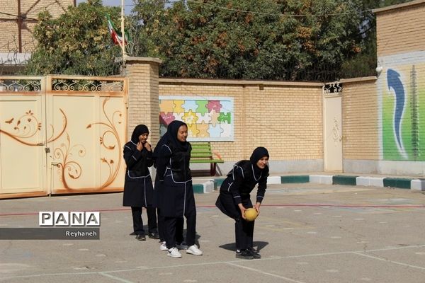 مسابقات ورزشی به‌مناسبت گرامیداشت هفته تربیت‌بدنی در آموزشگاه عدالت شهر جوادآباد