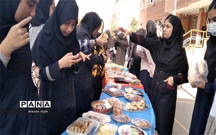 جشنواره صبحانه سلامت در آموزشگاه فضیلت شاهد شهرستان ورامین/فیلم