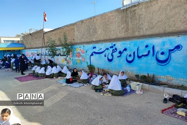 جشنواره غذای سالم و اردوی درون مدرسه‌ای در مدرسه شهید خاقانی شهرستان شیروان
