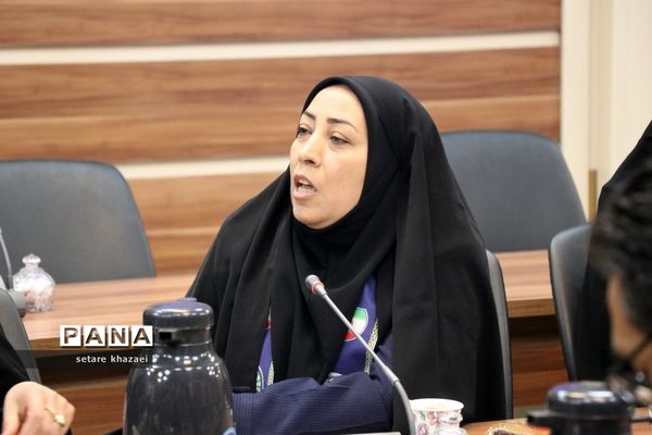 نشست هم‌اندیشی کارشناسان نواحی مشهد و تبادکان در خصوص ایام الله 13 آبان