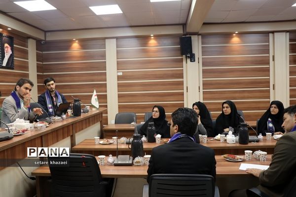 نشست هم‌اندیشی کارشناسان نواحی مشهد و تبادکان در خصوص ایام الله 13 آبان