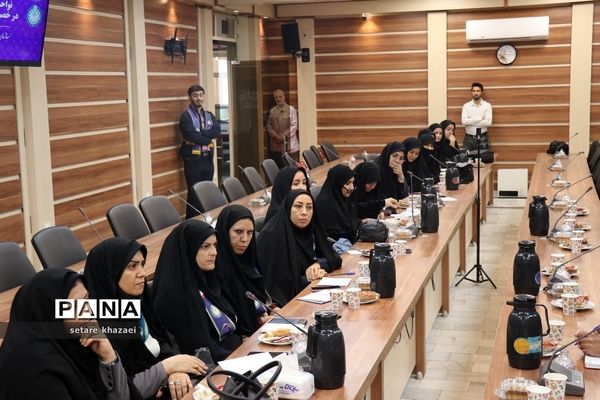 نشست هم‌اندیشی کارشناسان نواحی مشهد و تبادکان در خصوص ایام الله 13 آبان