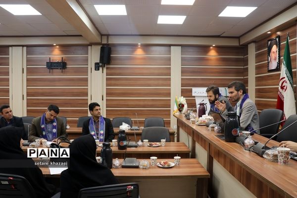 نشست هم‌اندیشی کارشناسان نواحی مشهد و تبادکان در خصوص ایام الله 13 آبان