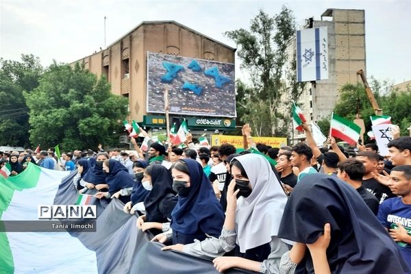 حضور دانش‌آموزان مدرسه پاینده در راهپیمایی حمایت از غزه در اهواز