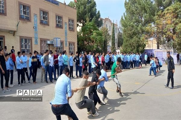 المپیاد درون مدرسه‌ای دبیرستان نمونه آیت الله خامنه‌ای کاشمر