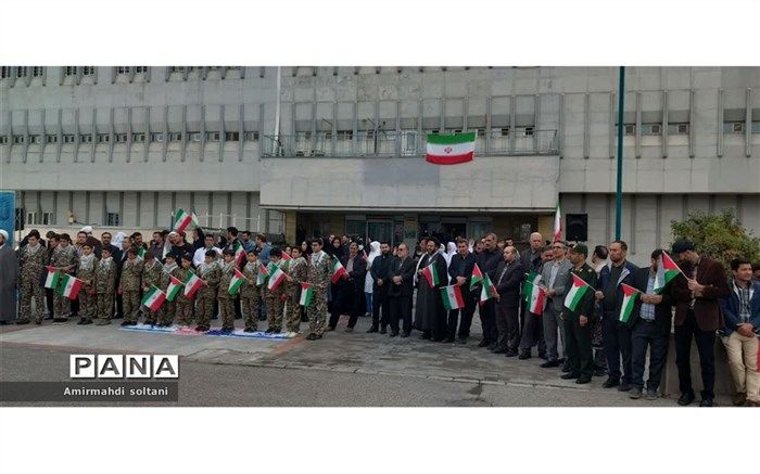 زنجیره انسانی دانش‌آموزان و کادر درمان تبریز در حمایت از مظلومان غزه