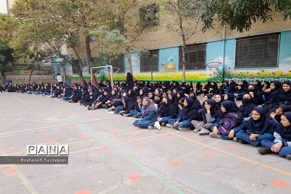 برگزاری مسابقه مادر دختری در دبیرستان استاد شهریار