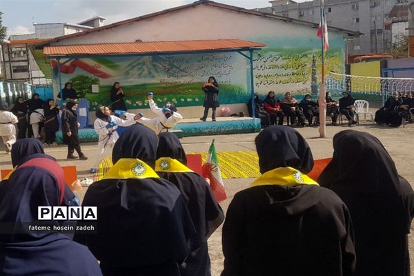 گرامیداشت هفته تربیت‌بدنی در دبیرستان سید صمد حسینی قائمشهر