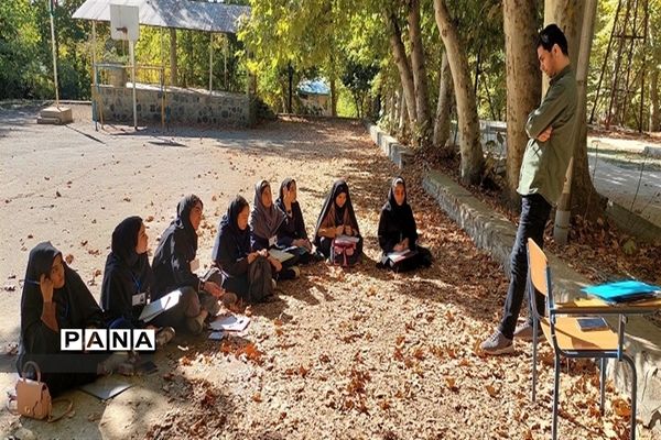 حضور دانش‌آموزان دختر منتخب خراسان شمالی در اختتامیه کشوری جشنواره فرهنگی هنری امید فردا