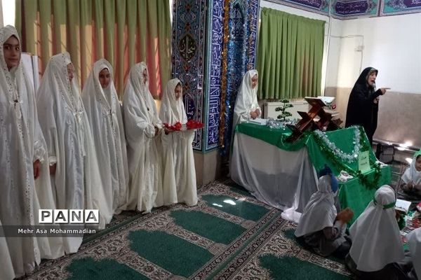 جشن قرآن دانش‌آموزان پایه اول ابتدایی آموزشگاه الله‌اکبر اسلامشهر