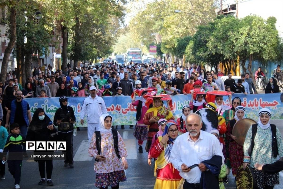 همایش  پیاده‌روی خانوادگی در ساری