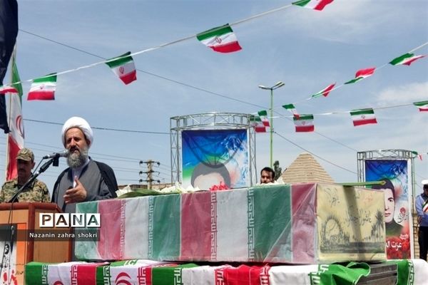 آیین گلباران قتلگاه یادمان شهدای ۱۵ خرداد در شهرستان‌ قرچک
