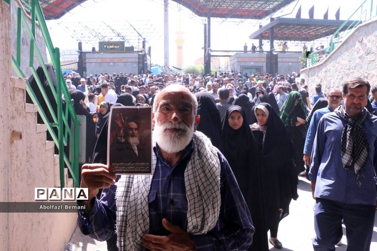عرض ارادت مردم به امام خمینی(ره) در سی و چهارمین سالگرد ارتحال