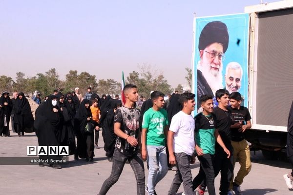 عرض ارادت مردم به امام خمینی(ره) در سی و چهارمین سالگرد ارتحال