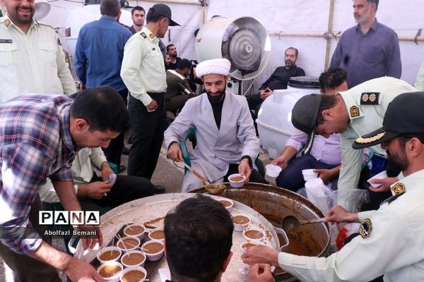 عرض ارادت مردم به امام خمینی(ره) در سی و چهارمین سالگرد ارتحال