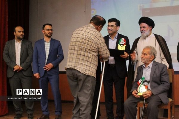 تجلیل از ایثارگران و نخبگان علمی شاهد در گلوگاه