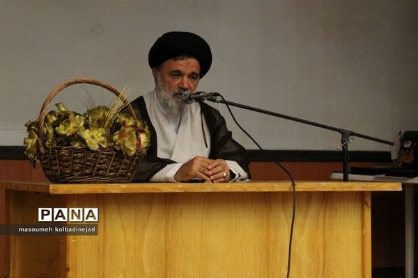 تجلیل از ایثارگران و نخبگان علمی شاهد در گلوگاه