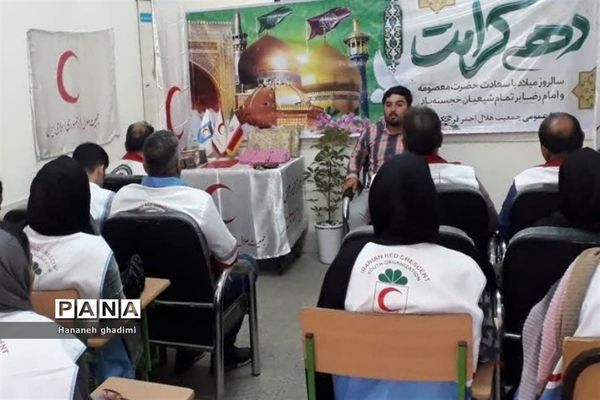 غرفه جمعیت هلال احمر قرچک در سالروز ولادت ثامن الحجج علیه السلام