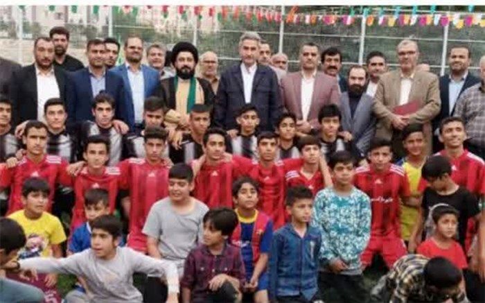 افتتاح زمین چمن مصنوعی مینی‌ فوتبال مسکن‌ مهر روستای مهرآباد رودهن/فیلم