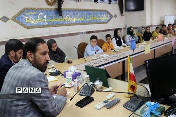 تجلیل از دانش‌آموزان و اولیای برتر شرکت کننده در  جشنواره نوجوان سالم  شهرستان قدس