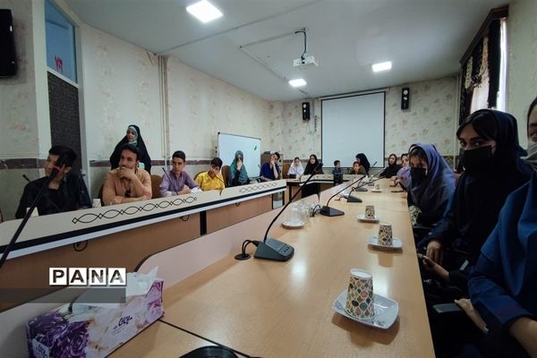 تجلیل از دانش‌آموزان و اولیای برتر شرکت کننده در  جشنواره نوجوان سالم  شهرستان قدس