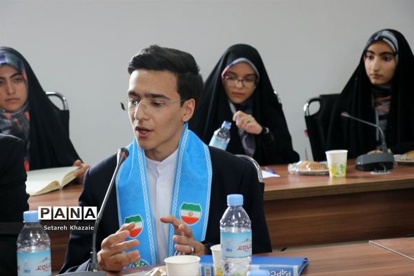 نشست تشکل‌های دانش‌آموزی خراسان رضوی با وزیر آموزش و پرورش