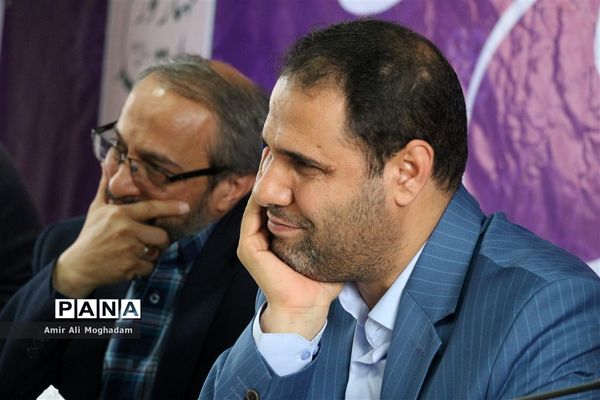 هم اندیشی وزیر آموزش و پرورش با دانش‌آموزان