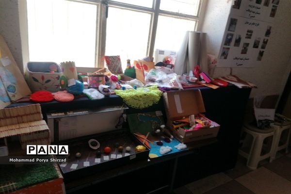 نمایشگاه دست‌سازهای دانش‌آموزان ناحیه چهار شیراز در طرح بوم