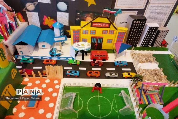 نمایشگاه دست‌سازهای دانش‌آموزان ناحیه چهار شیراز در طرح بوم