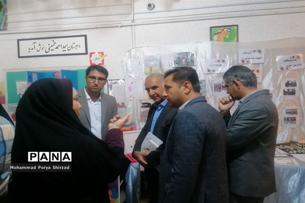 نمایشگاه دست‌سازهای دانش‌آموزان ناحیه چهار شیراز در طرح بوم