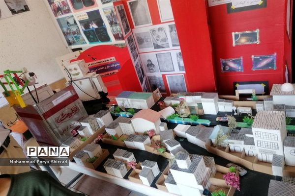 نمایشگاه دست‌سازهای دانش‌آموزان ناحیه چهار شیراز در طرح بوم