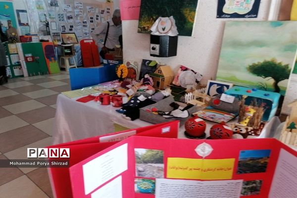 نمایشگاه دست‌سازهای دانش‌آموزان ناحیه چهار شیراز در طرح بوم